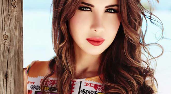 نانسي عجرم تتألق في زي الأميرات صورة
