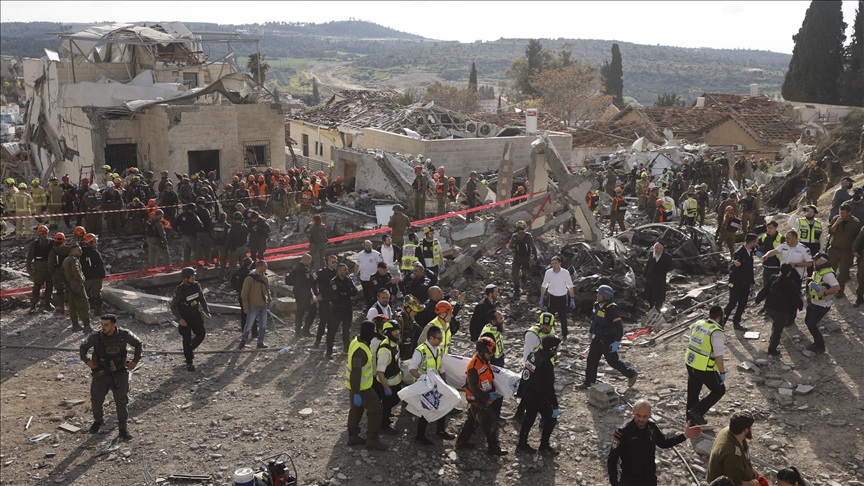 أضرار وإصابات في تل أبيب جراء سقوط صواريخ إيرانية عنقودية