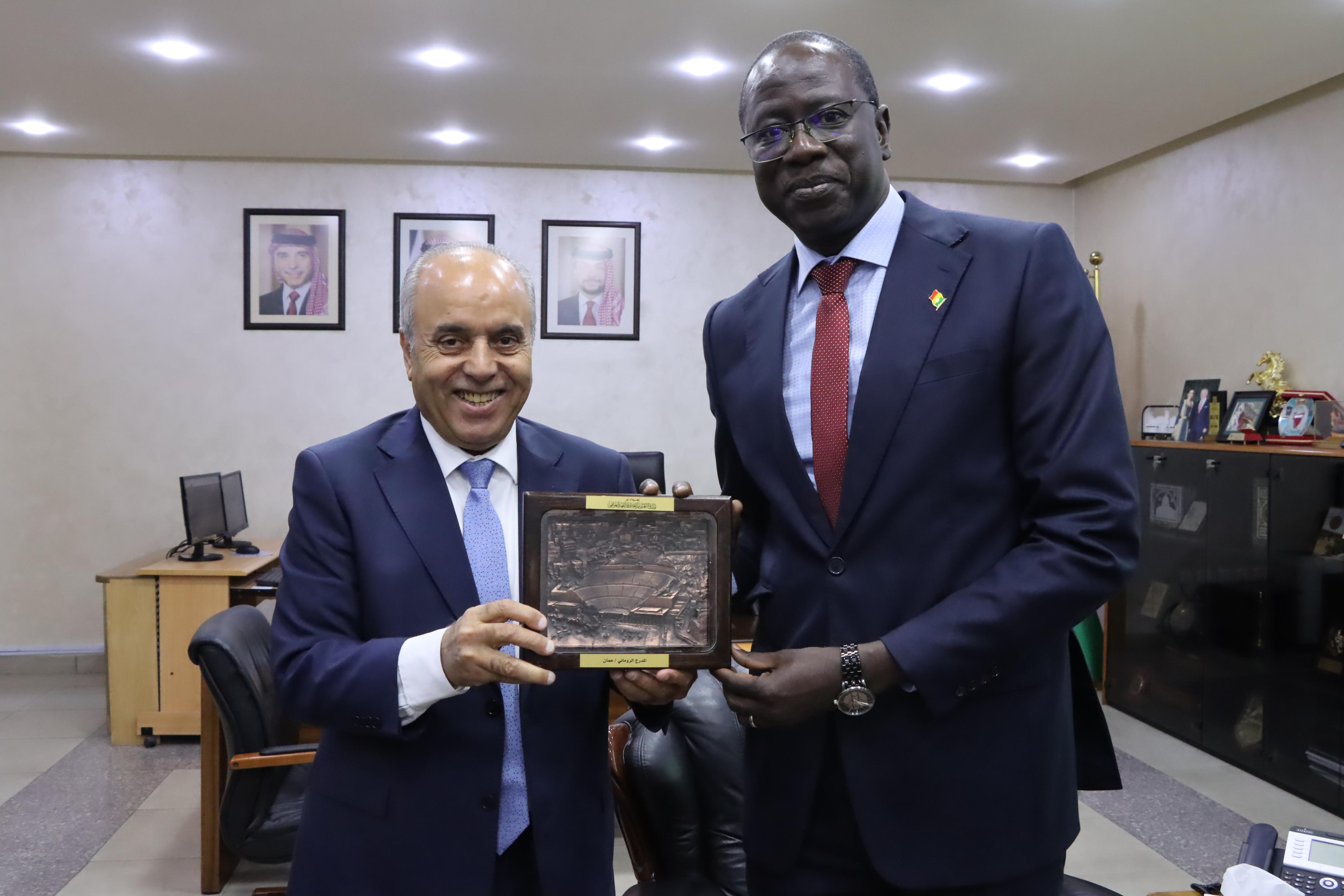 وزير التعليم العالي يبحث ونظيره السنغالي تعزيز التعاون