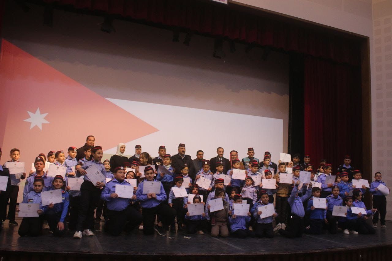 تخريج دورة الشرطي الصغير في الزرقاء