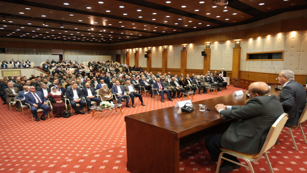 البدور يشدد على الالتزام بالدوام الرسمي والانضباط الوظيفي