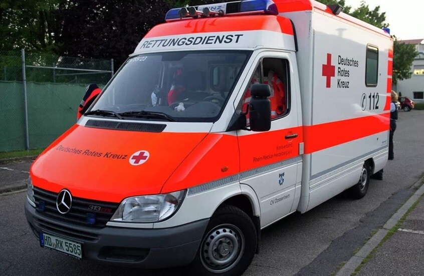 إصابة 66 طفلا في حادث تصادم حافلة مدرسية 