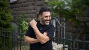 عمره مصطفى يتحدث عن علاقته بمرض السرطان