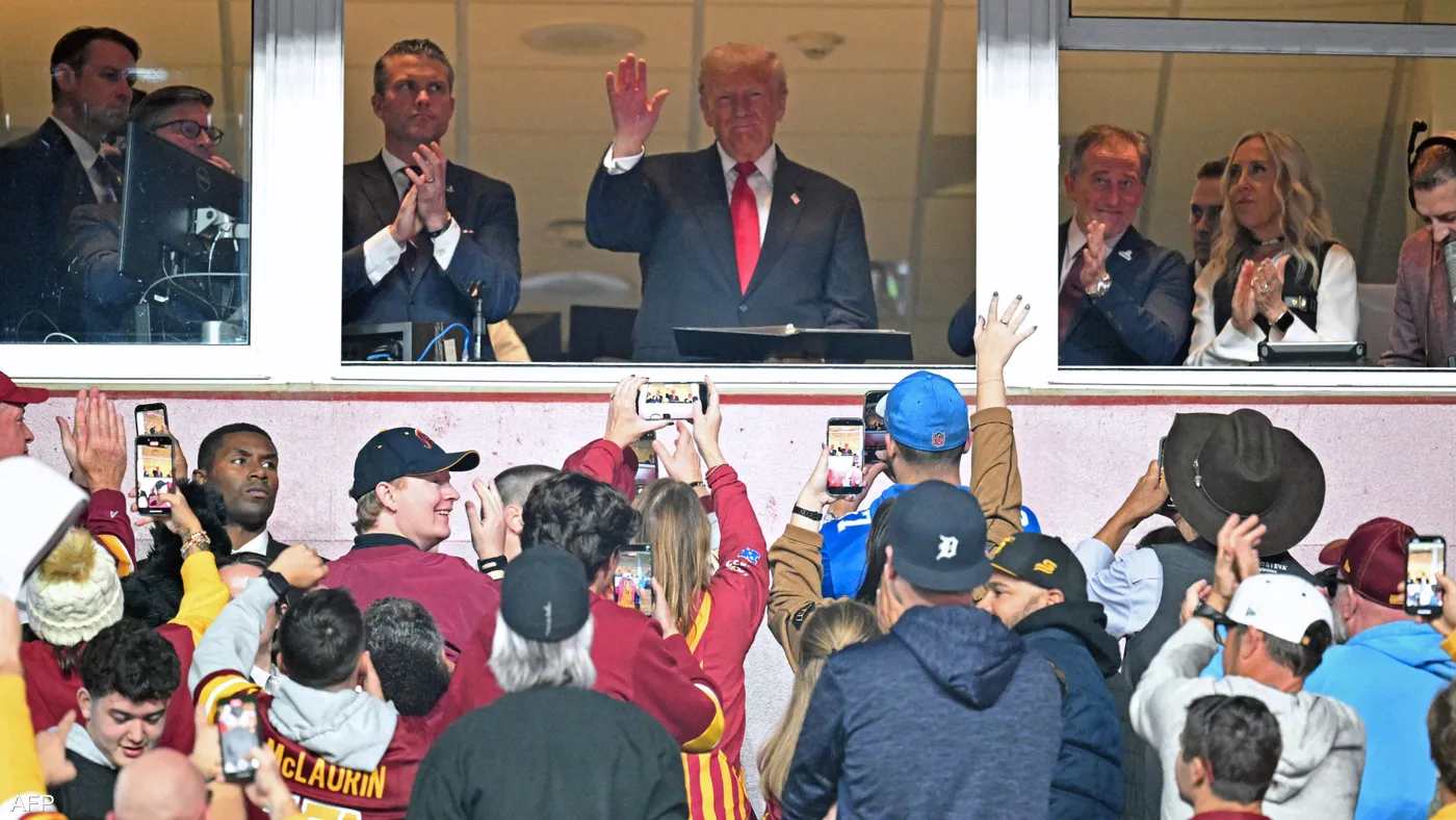 ترامب يحضر مباراة NFL ويكسر تقليدًا رئاسيًا