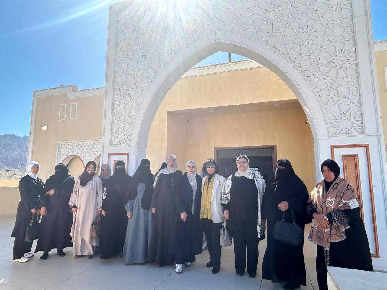 بحث التحديات التي تواجه المرأه في قريتي رحمه وقطر