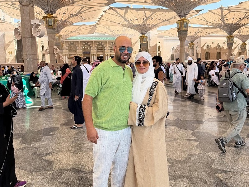 من الحرم إلى بالي ..  كواليس شهر عسل حاتم صلاح