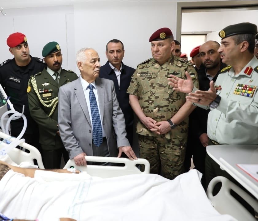 العيسوي يطمئن على صحة مصابي المداهمة الأمنية بالرمثا