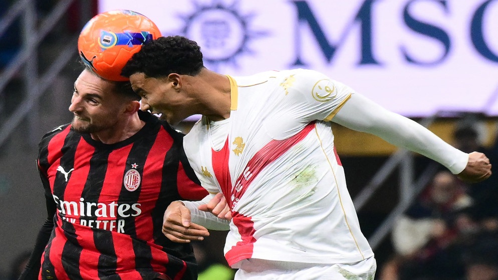 ميلان يمدد مسيرته الخالية من الهزائم بتعادل مثير مع جنوى