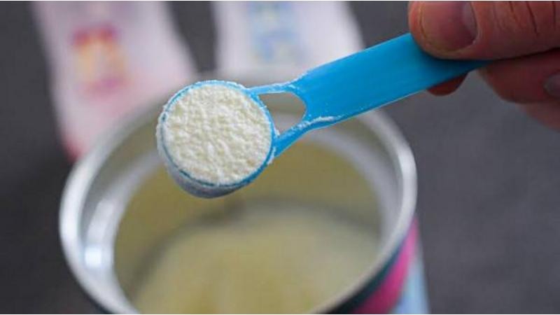 الغذاء والدواء: سحب احترازي لأصناف من حليب الأطفال S26 AR GOLD