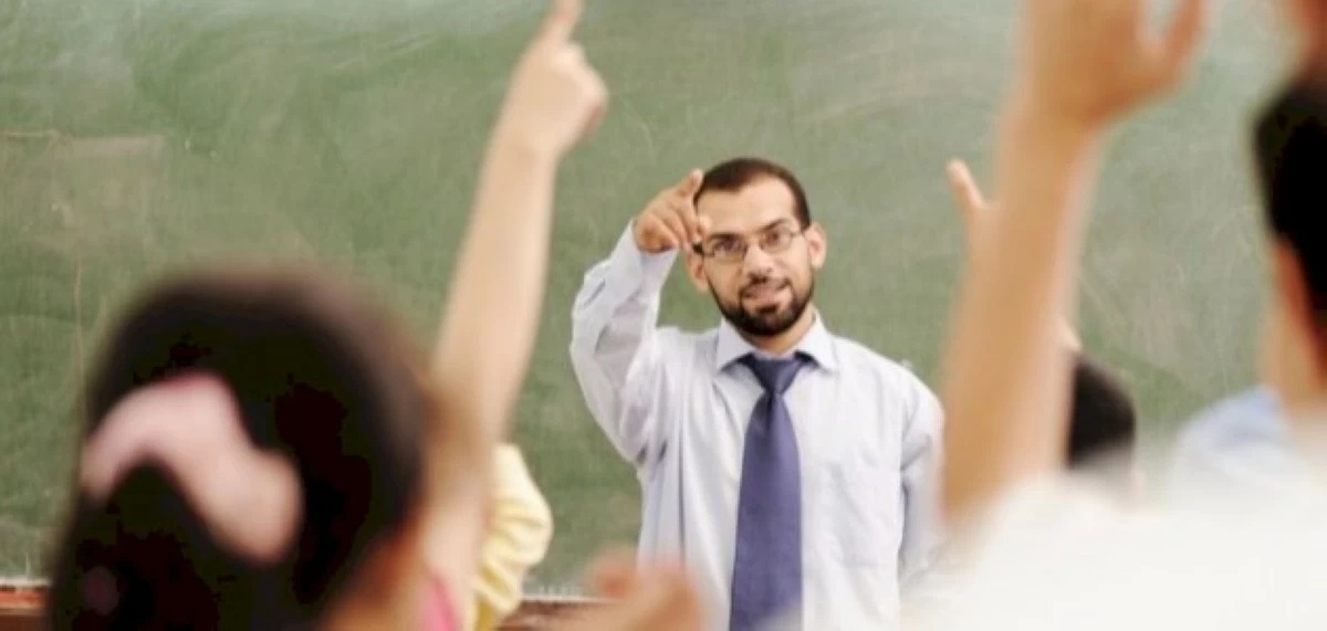 تربية الطفيلة تكرّم معلمَا لموقف إنساني مع أحد طلبته