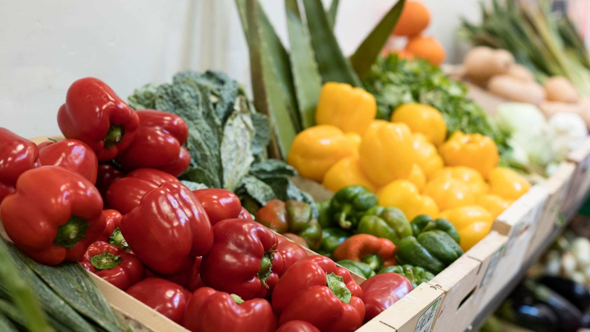 1987طنا من الخضار وردت للسوق المركزي الخميس