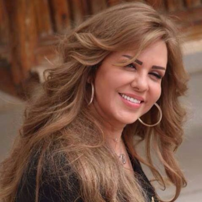 سلمى المصري تزفّ نجلها في أجواء بسيطة ..  والعروس تخطف الأضواء