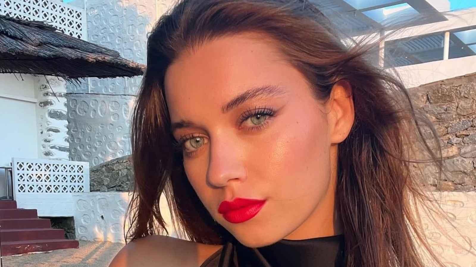 أفرا ساراتش أوغلو تحسم الجدل حول حياتها العاطفية