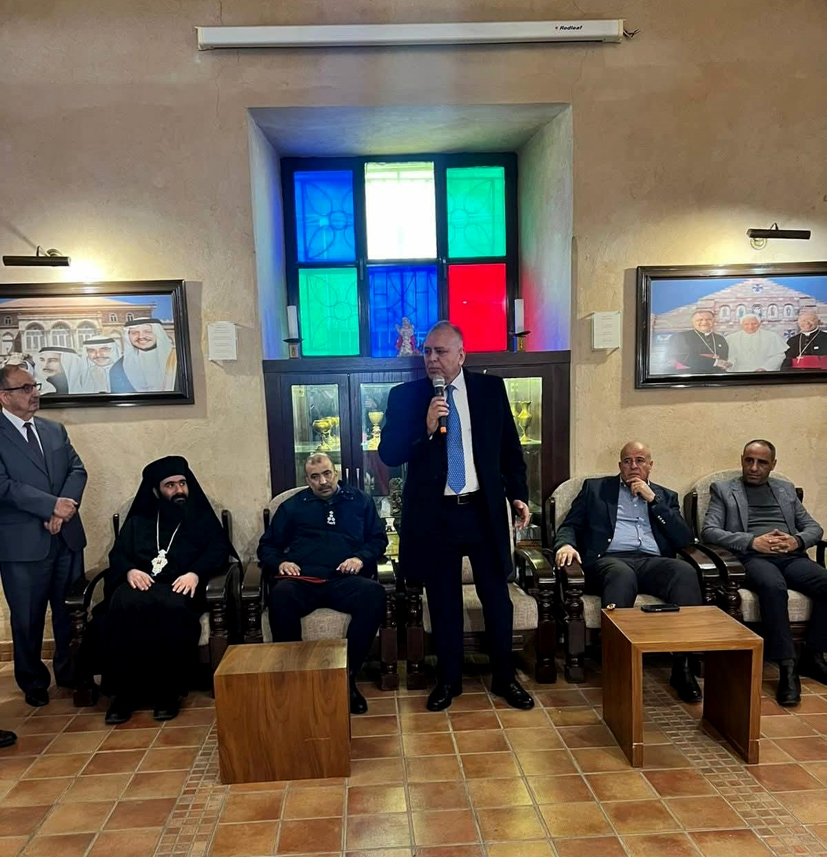 محافظ مادبا يقدم التهاني بمناسبة الميلاد المجيد