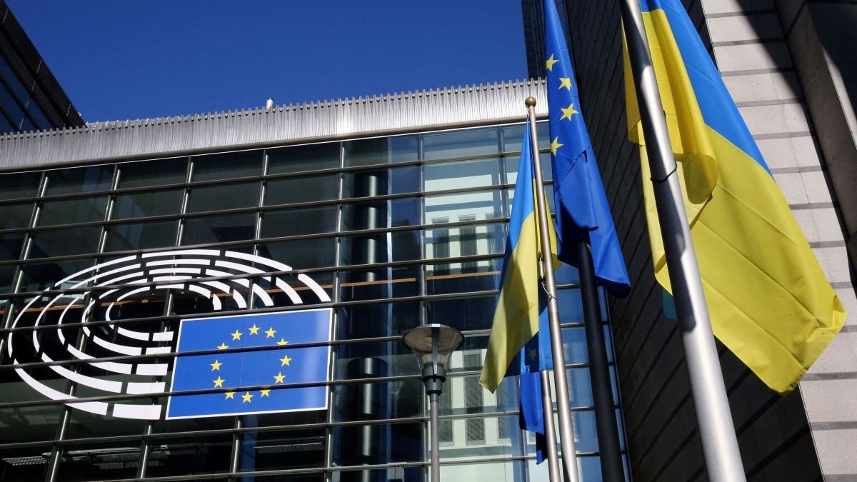 الاتحاد الأوروبي يقيّد تأشيرات الروس بسبب أوكرانيا