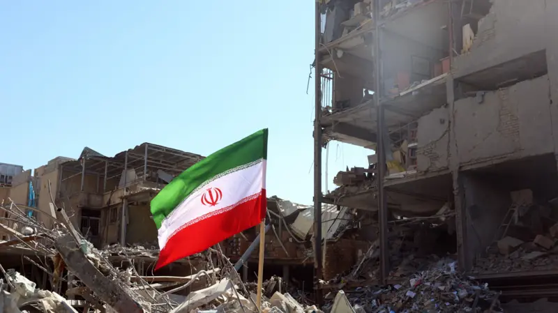  ابوزيد : إيران تتمسك بورقة هرمز بعد تآكل أوراقها الردعية