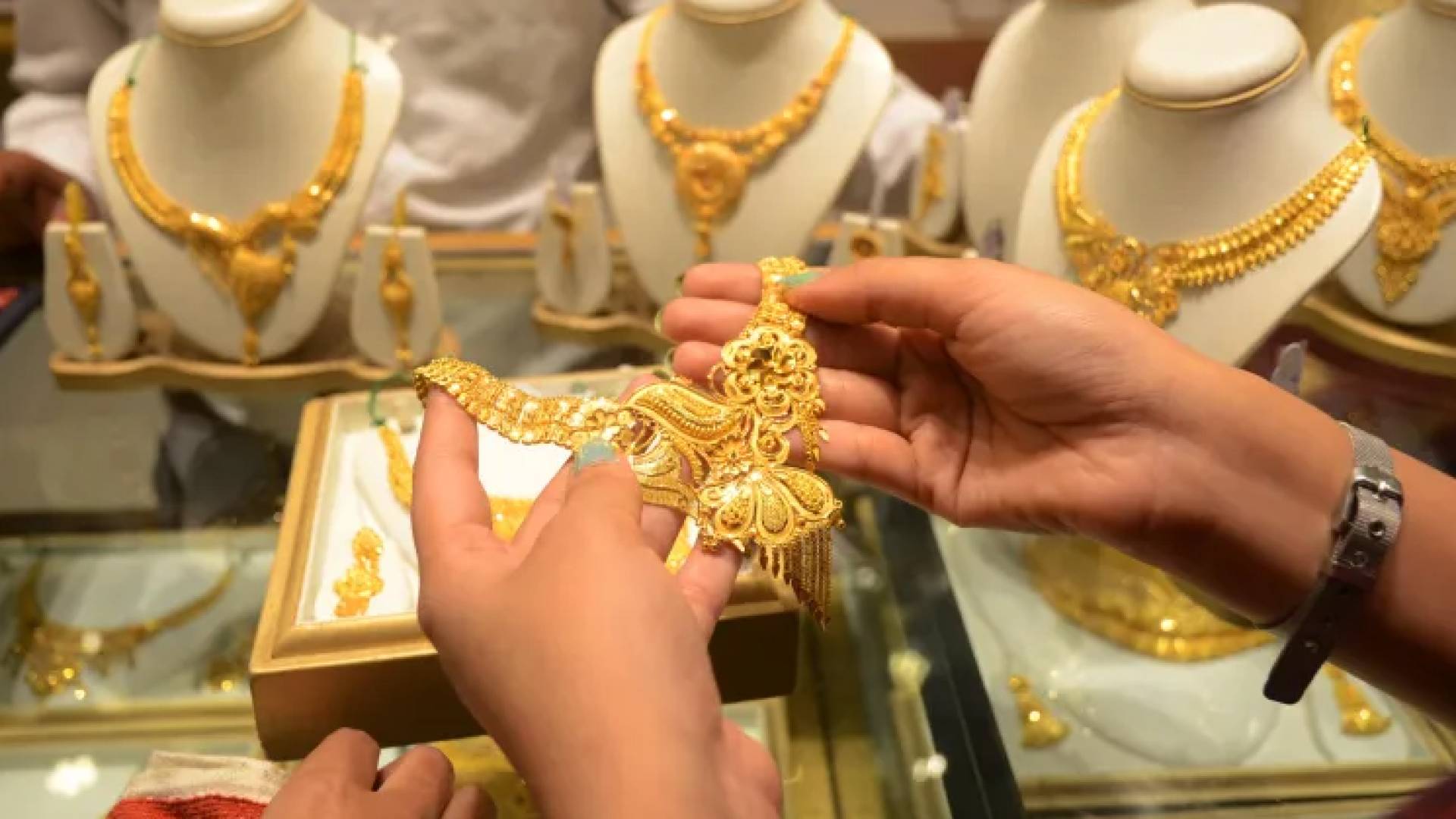 قفزة جديدة  ..  أسعار الذهب تواصل ارتفاعها محليًا الخميس