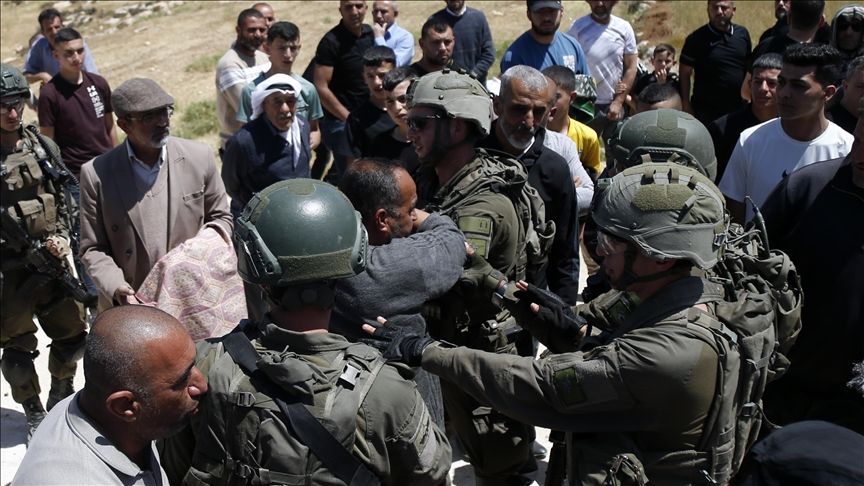 جيش الاحتلال يعتقل 5 فلسطينيين في الضفة الغربية