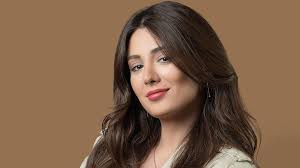 دلع نادر تخرج عن صمتها