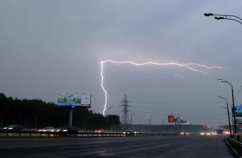 الصواعق لا ترحم حتى بعد الموت ..  قصص مذهلة