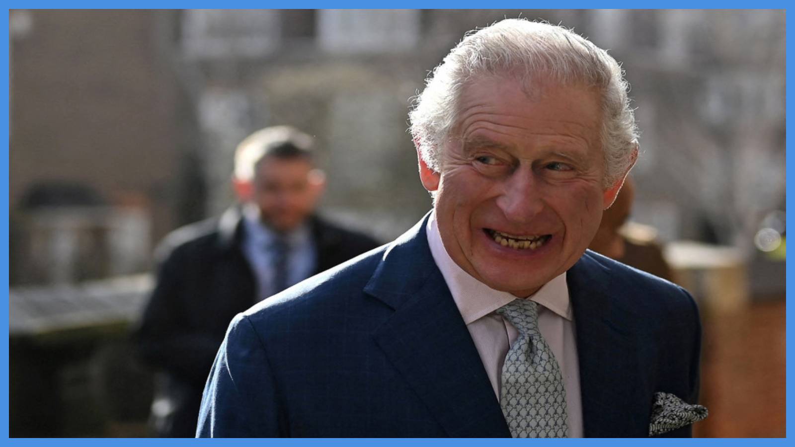 الملك تشارلز يجرد شقيقه من منزله وألقابه