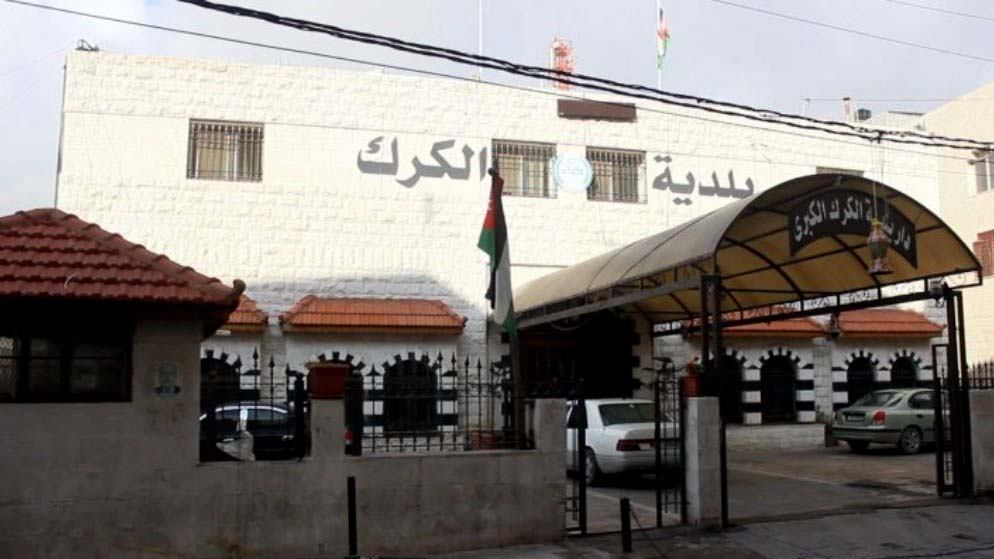 بلدية الكرك تحذر المواطنين من إغلاق بعض العبارات وتحويل مجاري المياه