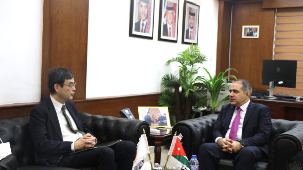 وزير الاستثمار يبحث مع نظيره الياباني التعاون الاقتصادي