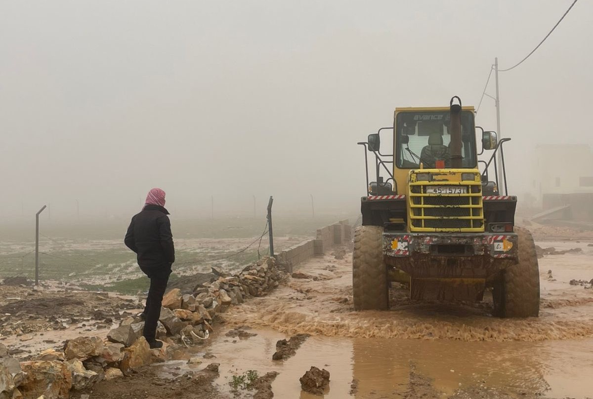 بلدية شيحان تتعامل مع شارع كان مغلقًا نتيجة الانجرافات