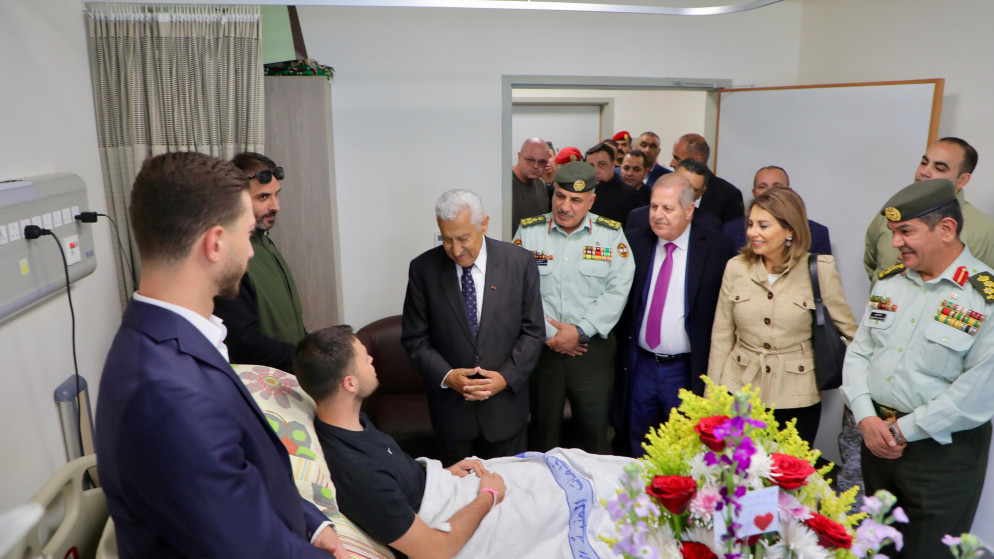 رئيس الأعيان بالإنابة وأعضاء المكتب يزورون مصابي الرمثا