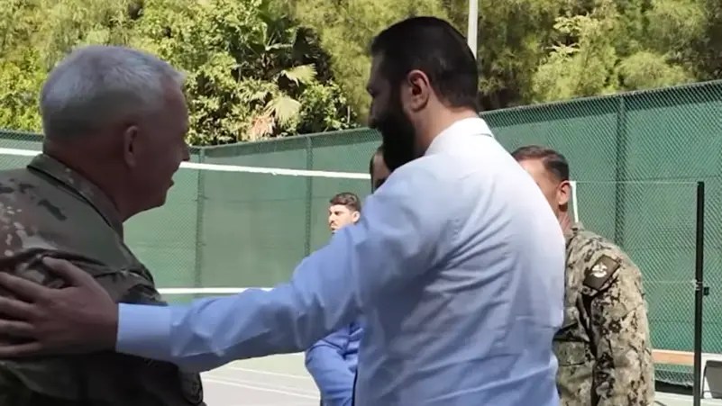 الشرع والشيباني يلعبان السلة مع قيادات أميركية .. فيديو 