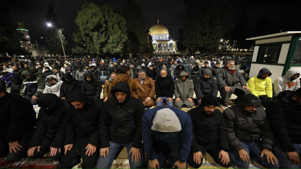 35 ألف مصل يؤدون صلاتي العشاء والتراويح في المسجد الأقصى