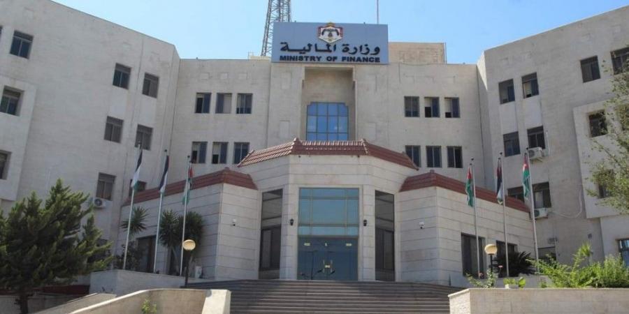 الحكومة ترفع مخصصات الرواتب والتقاعد لعام 2026