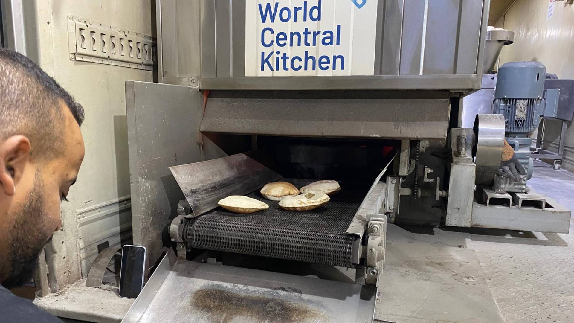 الأردن يعزز دعم غزة بثلاثة مخابز متنقلة تنتج 210 آلاف رغيف يومياً