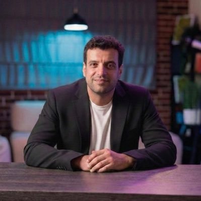 خطر لي قبل النوم، أن ملكنا طيب جدا، قلبه صافي هذا الرجل .. 