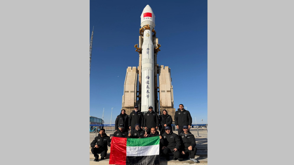 الإمارات تطلق قمرا اصطناعيا جديدا من الصين