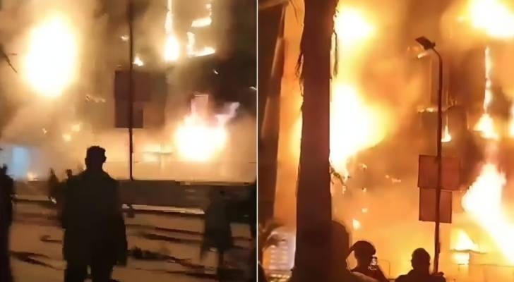 حريق هائل يلتهم مولًا شهيرًا في مصر 