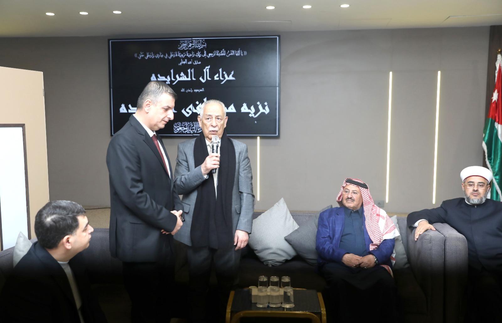 مندوبا عن الملك وولي العهد ..  العيسوي يعزي عشيرة الشرايدة