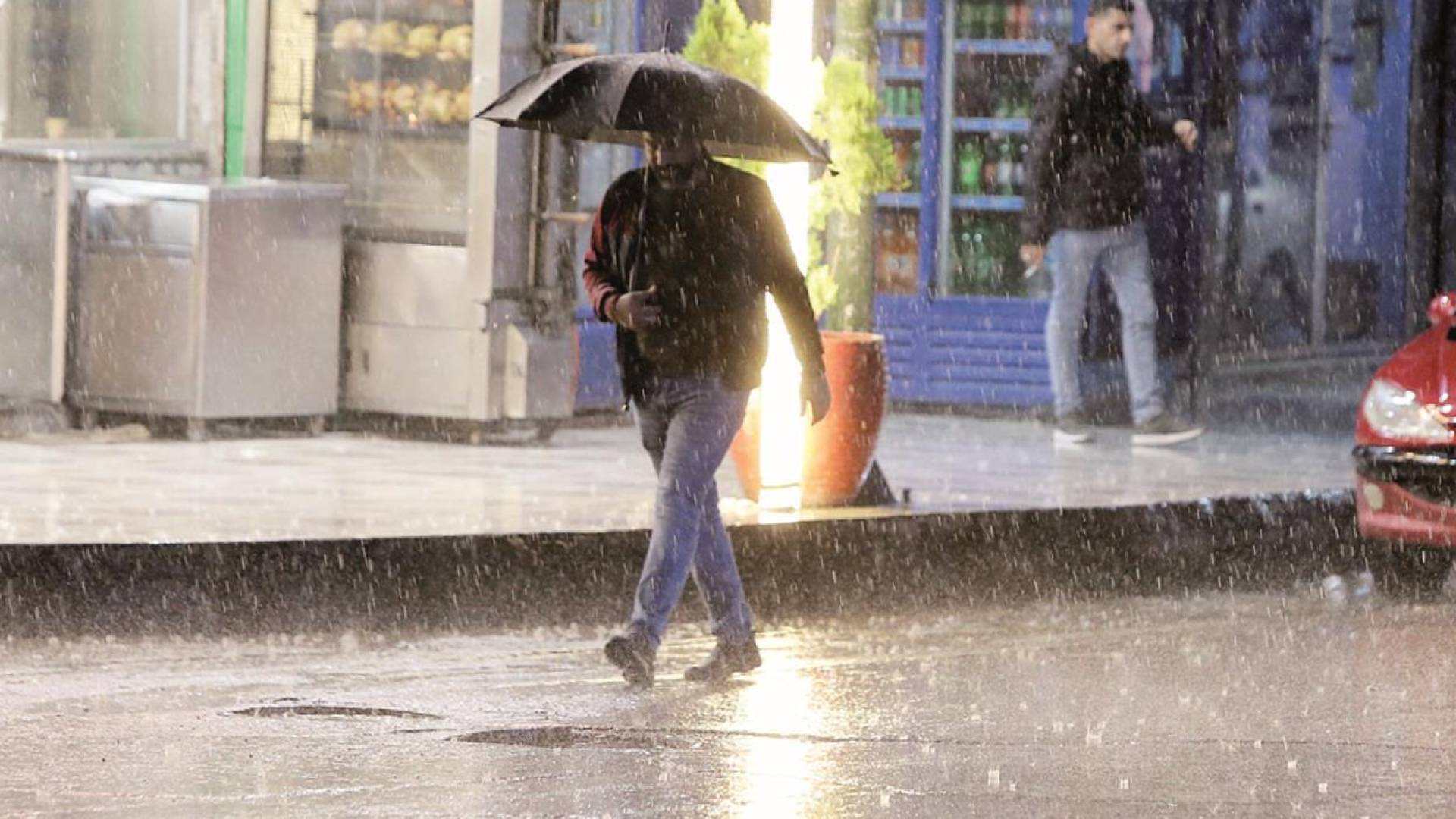 منخفض جوي فوق تركيا يجلب أمطاراً غزيرة لبلاد الشام