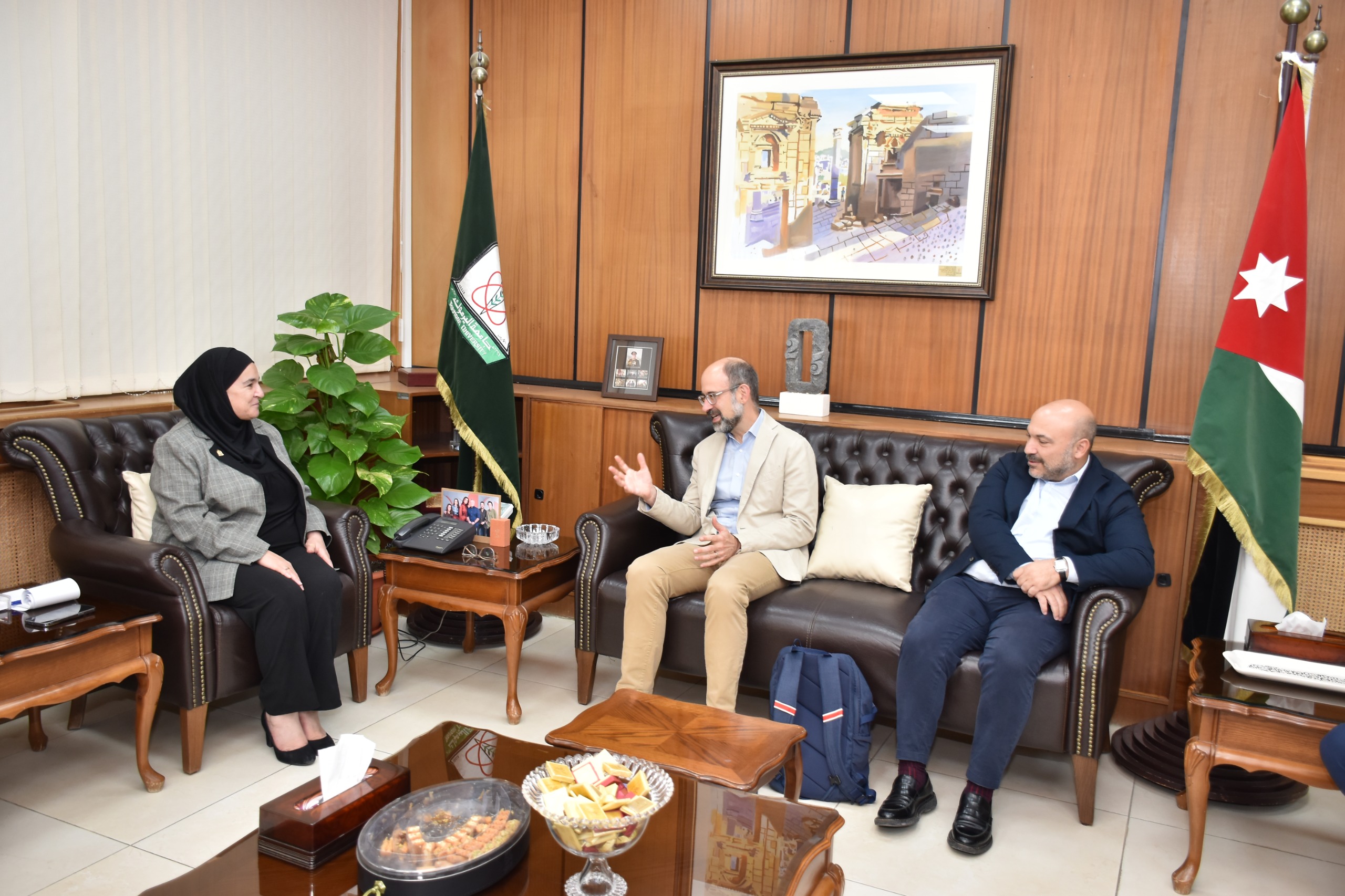  وفد من جامعة دارتموث الأمريكية يزور اليرموك