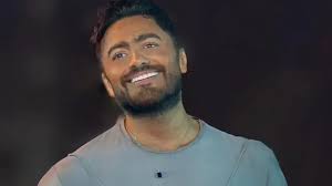 هذا ما قاله تامر حسني بعد العملية الجراحية