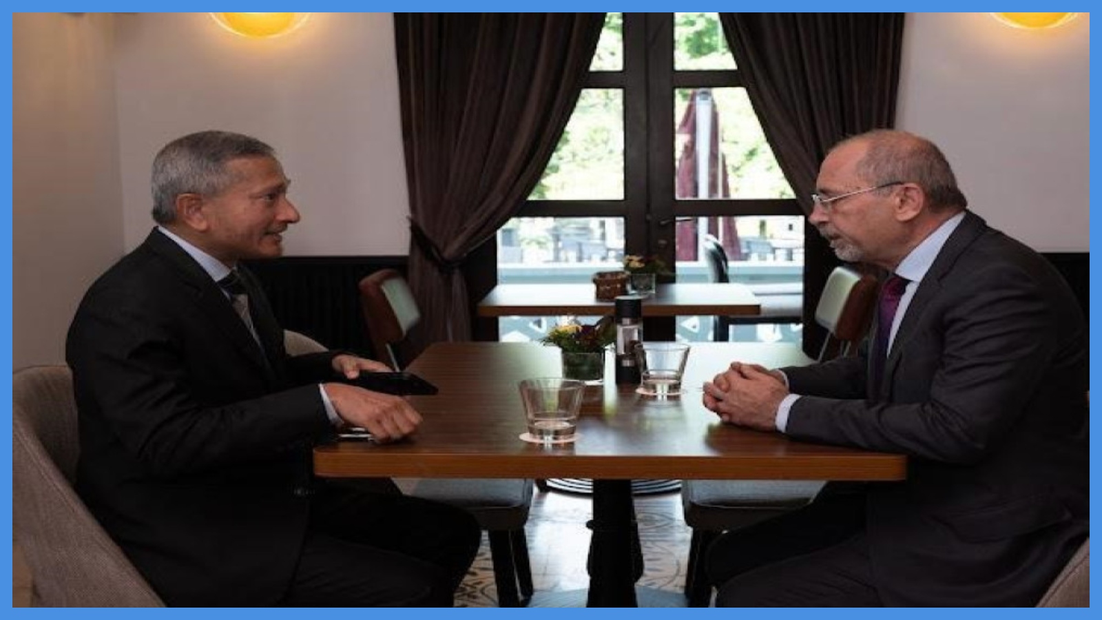 وزير الخارجية يلتقي نظيره السنغافوري