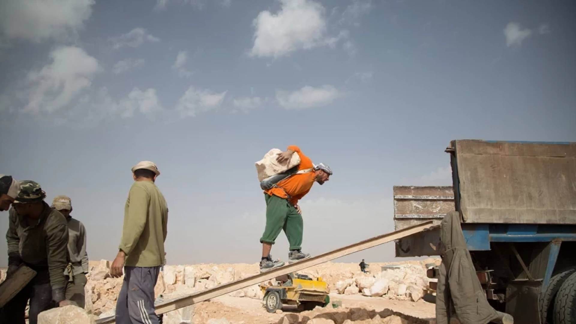 وزارة العمل تكشف تفاصيل حملة لضبط سوق العمل الأردني