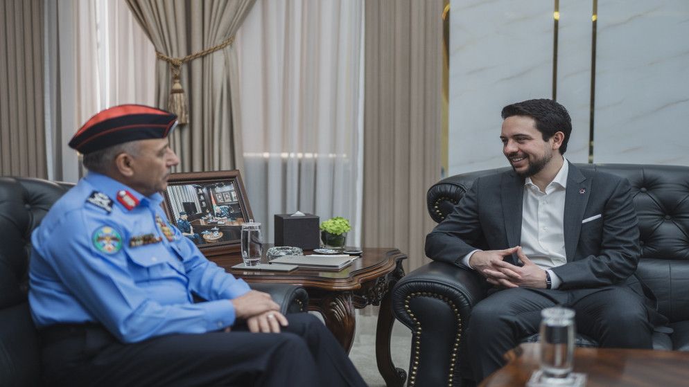 نائب الملك يزور مديرية الأمن ويشيد بجهودها وتطورها التقني