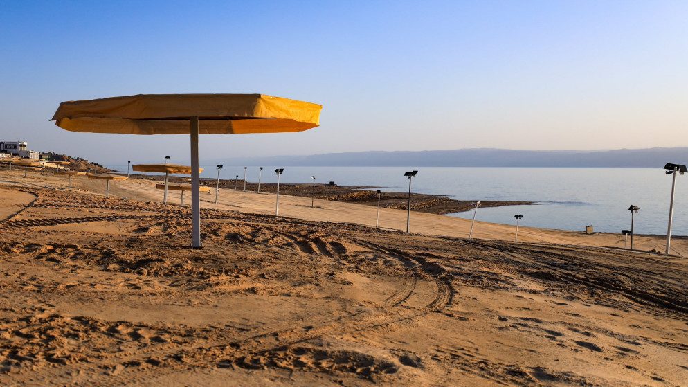 بدء تطوير شاطئ البحر الميت استعدادا لعيد الفطر