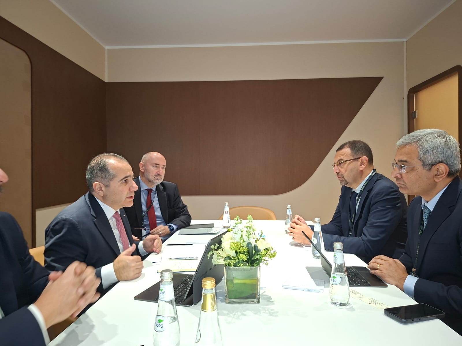 وزير الاستثمار يعقد سلسلة لقاءات مع شركات عالمية في الرياض