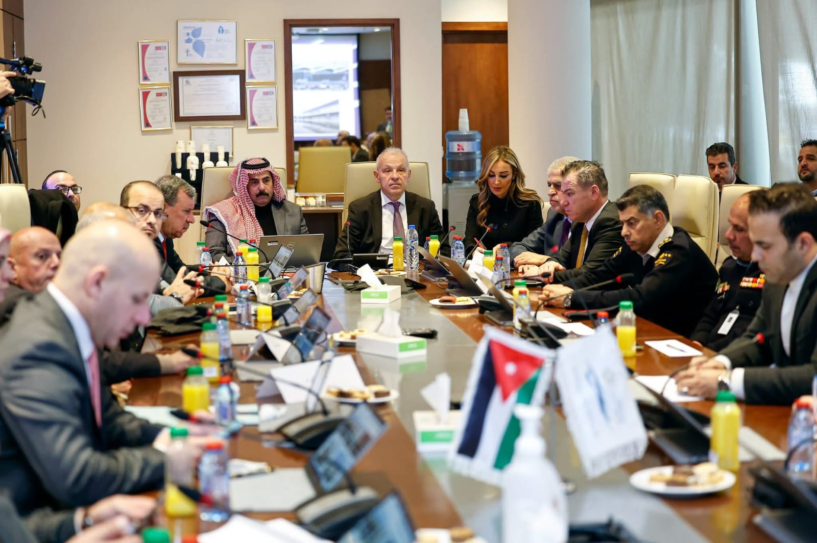 النقل النيابية تزور مطار الملكة علياء