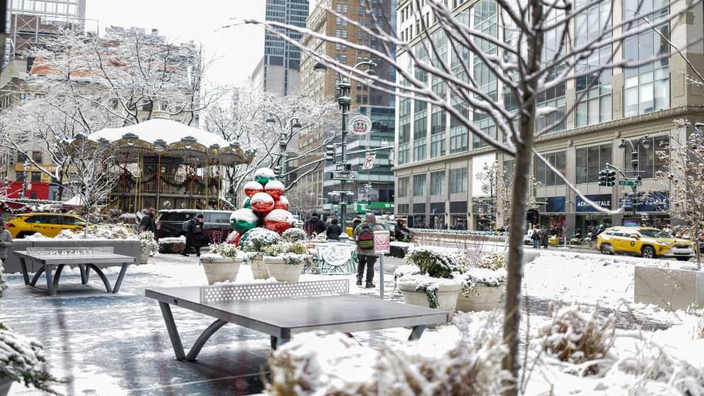 إلغاء أكثر من ألف رحلة طيران بسبب عاصفة ثلجية