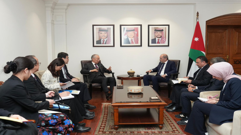 الصفدي يثمن موقف اليابان الداعم لحل الدولتين 