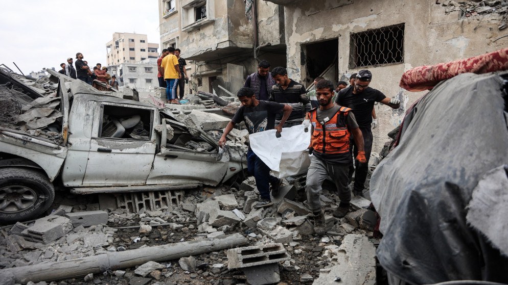 الاحتلال يعيد جثامين 30 فلسطينيا إلى غزة