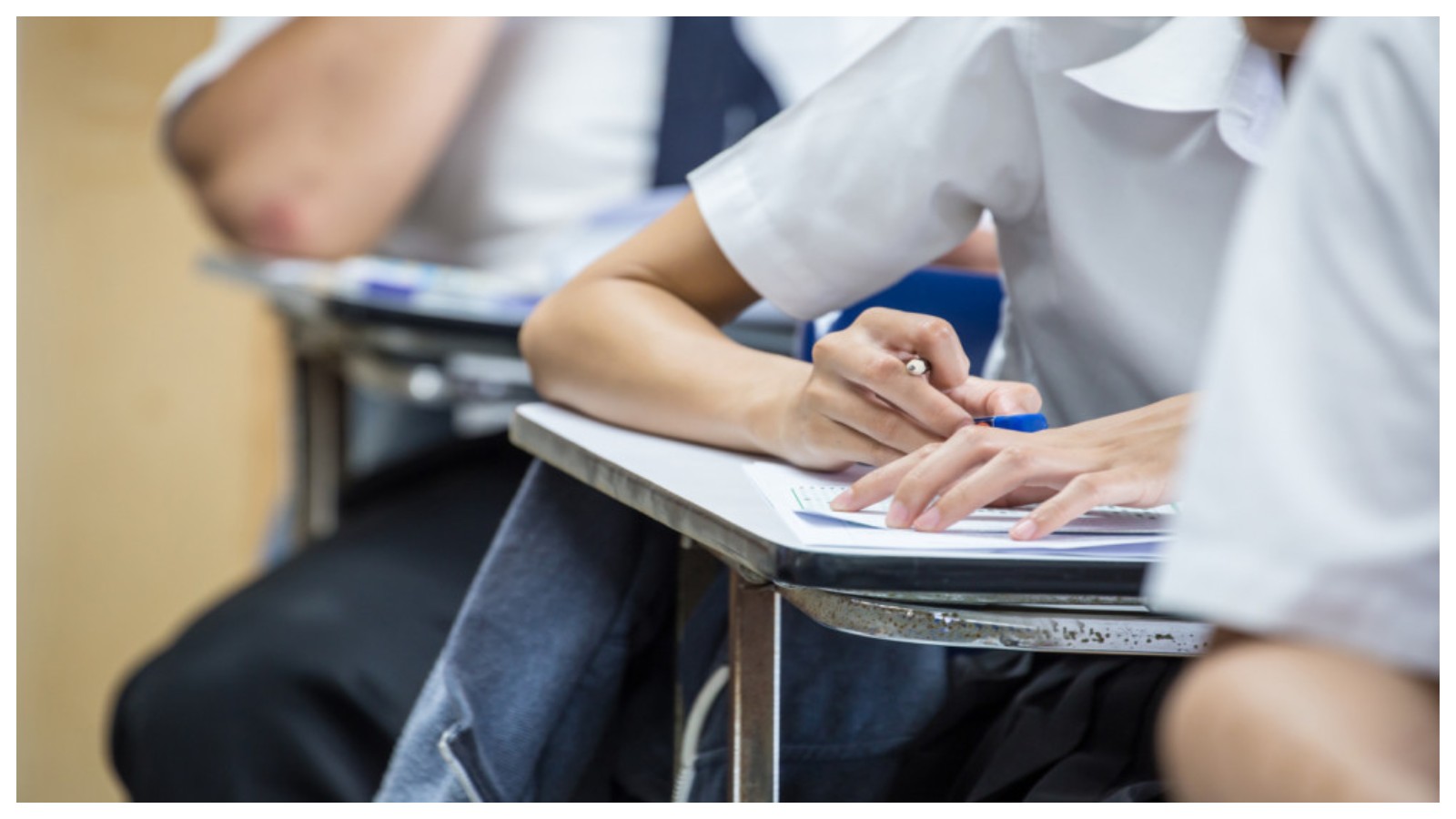 طلبة التوجيهي جيل 2008 يتقدمون للاختبار بمبحث اللغة الإنجليزية